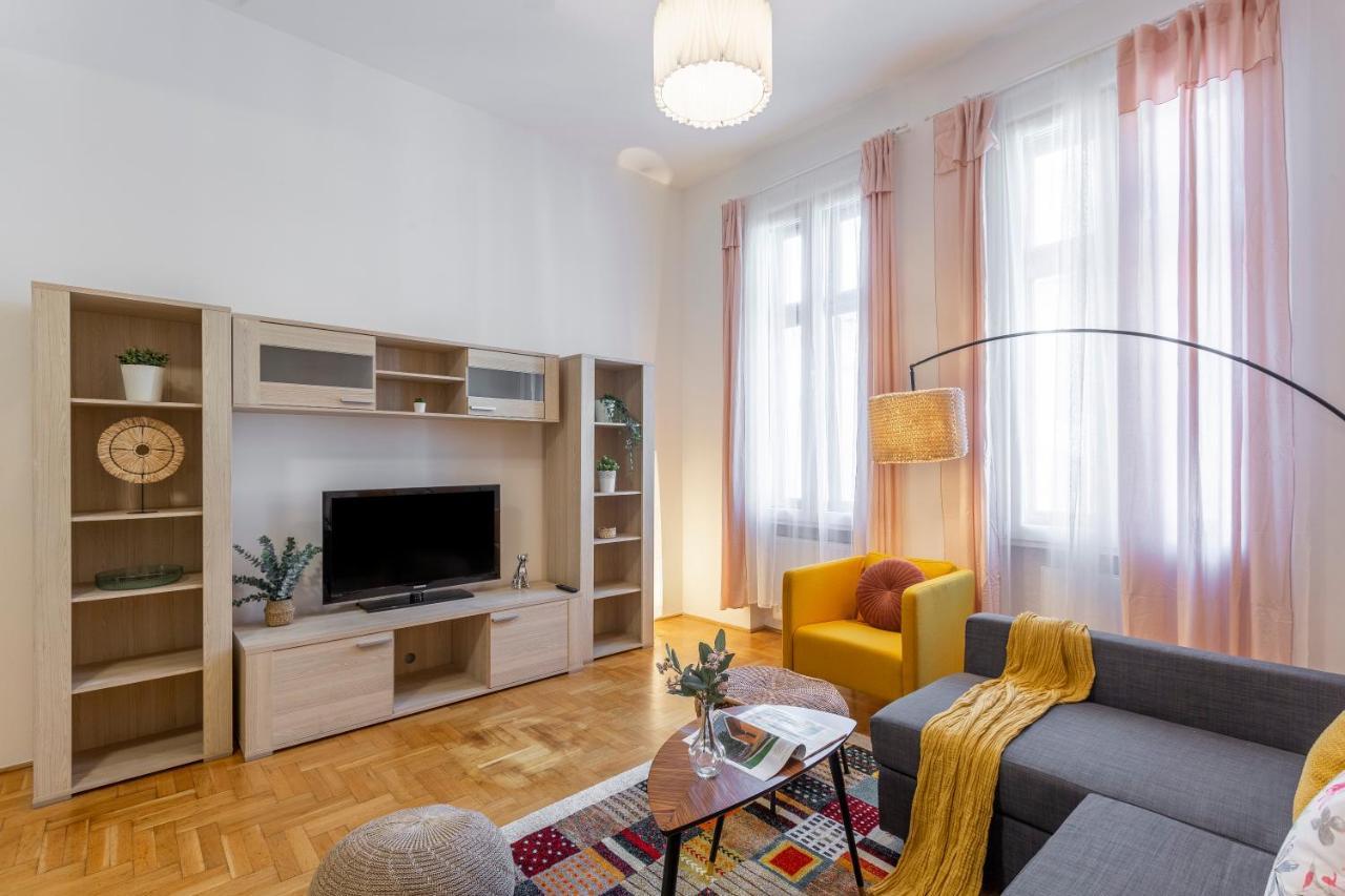 Gozsdu In The Party Street Apartament *